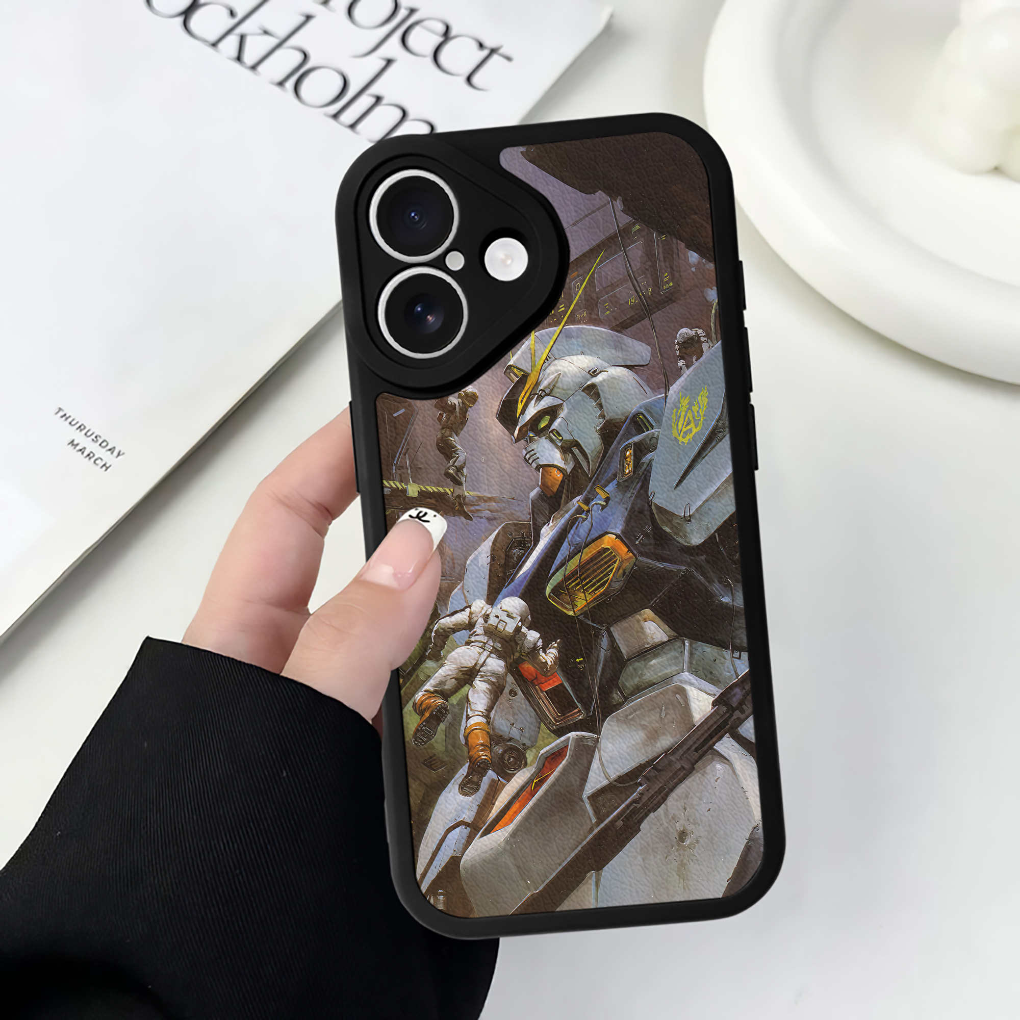 （画像用） 機動戦士ガンダム Mobile Suit Gundam 【iPhone 16シリーズ対応】シリコンスマホケース（レザー調） 材質：シリコン